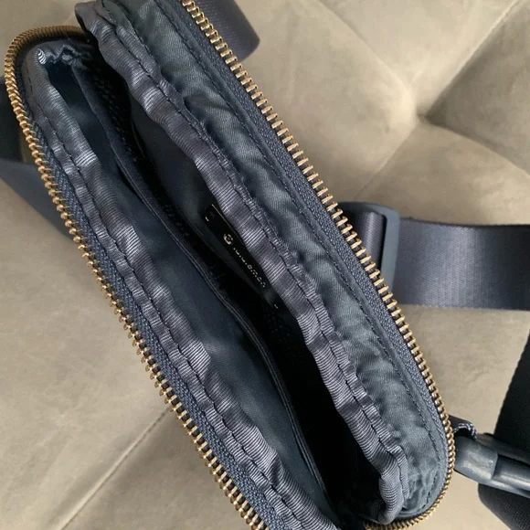 NWOT Lululemon Everywhere Belt Bag Ink Blue OG Original - Picture 8 of 13